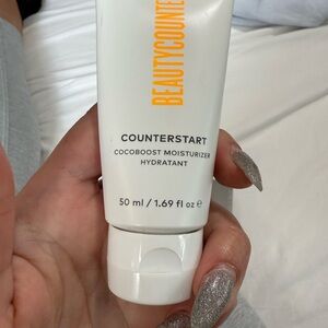 Beautycounter Hydrating Moisturizer in White Tube
